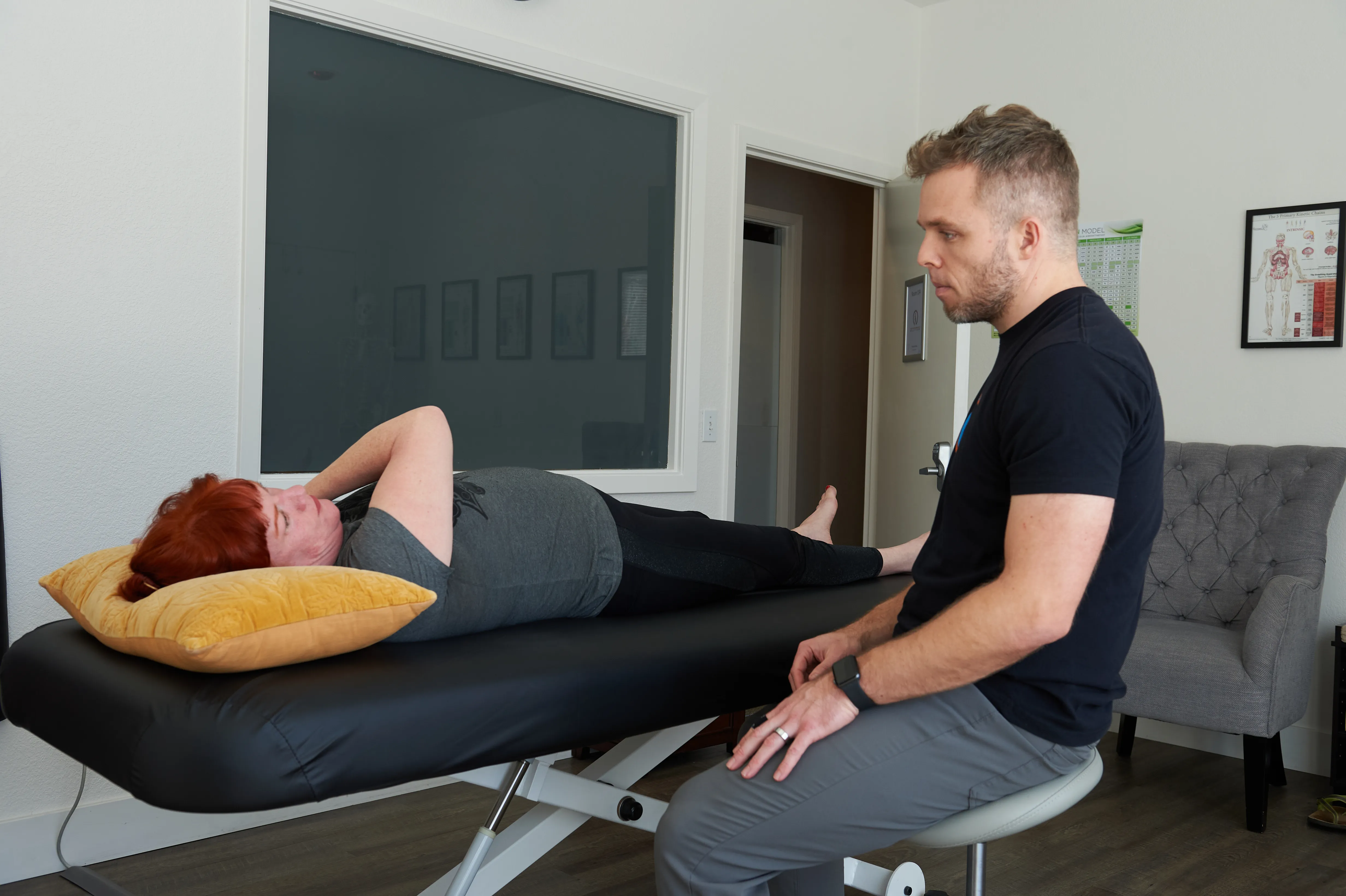 Shoulder pain consultation at Pain and Performance Solutions