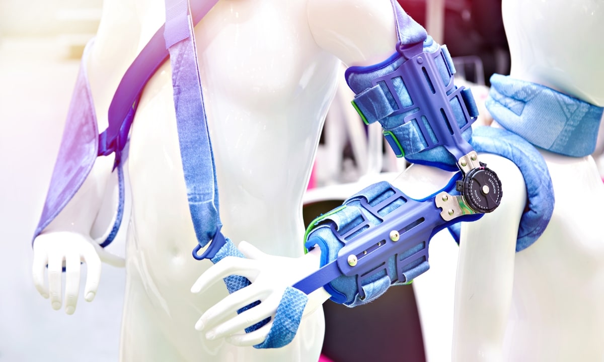 a mannequin wearing elbow braces